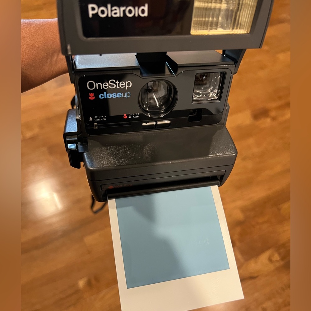 Polaroid OneStep Close Up Camera - Picture 3 of 6